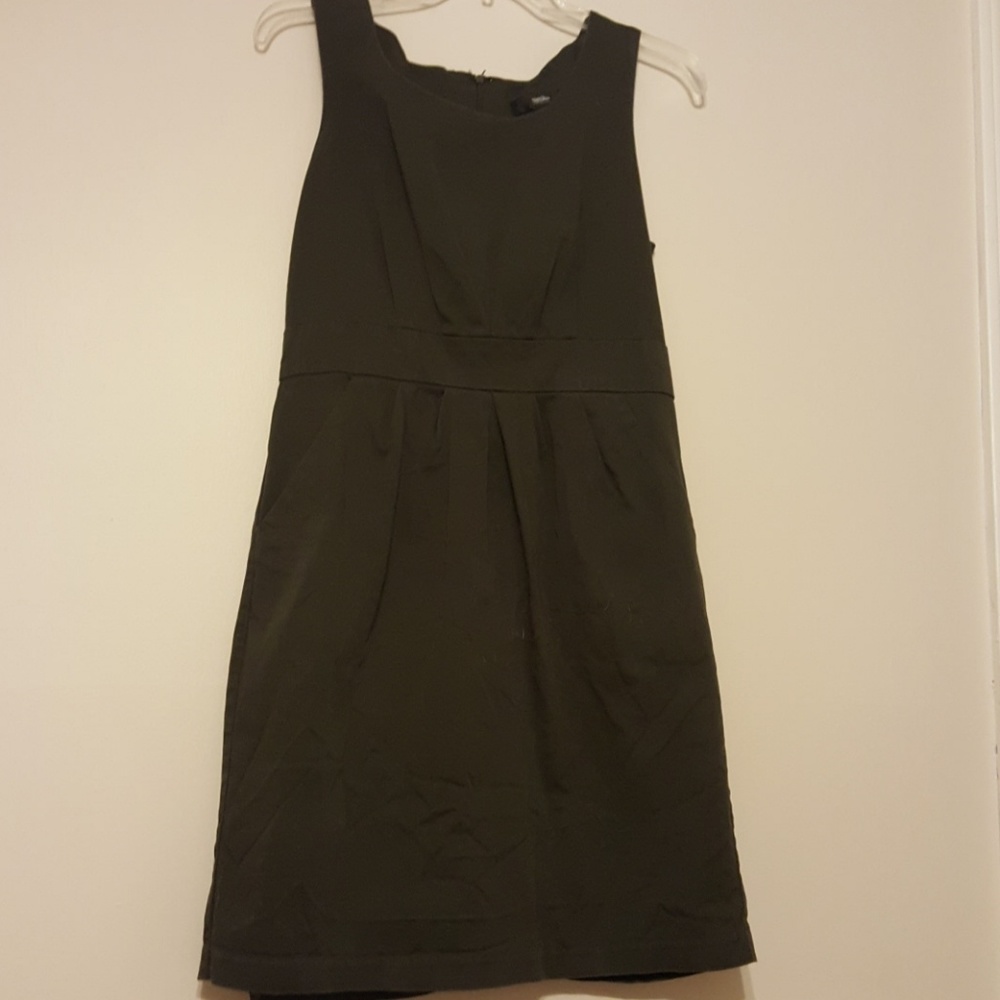 Casual green dress with pockets